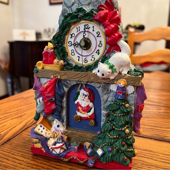 Christmas Clock - Picture 2 of 5